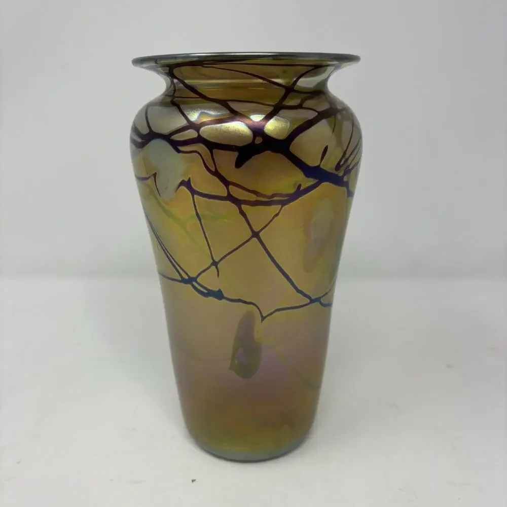 VTG Orient & Flume Lily Ivy Vine UIrridescent 7” Art Glass Vase 1977